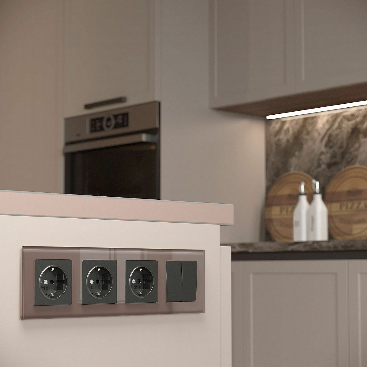 Рамка из стекла на 4 поста Favorit латте W0041142